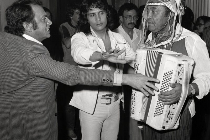 Roberto Carlos disse: “Ninguém consegue tocar isso” — então Luiz Gonzaga pegou a sanfona…