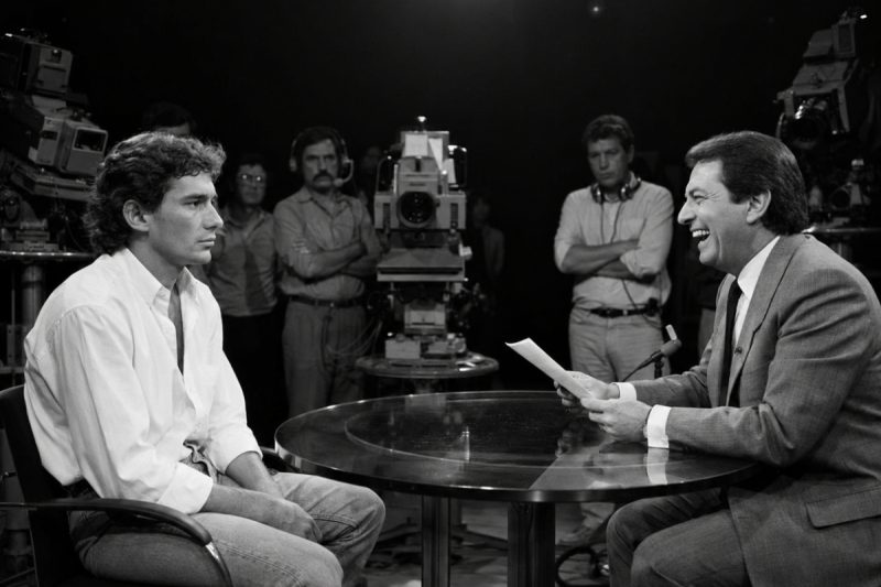 Jornalista riu de Senna em entrevista ao vivo — Sua Resposta em Pista Foi SOBRENATURAL