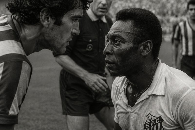 Pelé foi ignorado pelo rival na saudação — o drible que ele levou aposentou sua carreira.