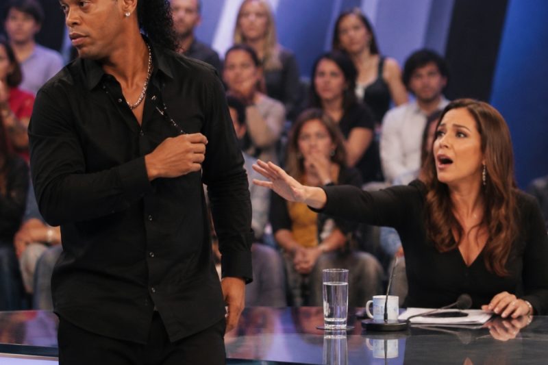 Ronaldinho Gaúcho Abandona o Programa de Sônia Abrão Após Pergunta OFENSIVA!!