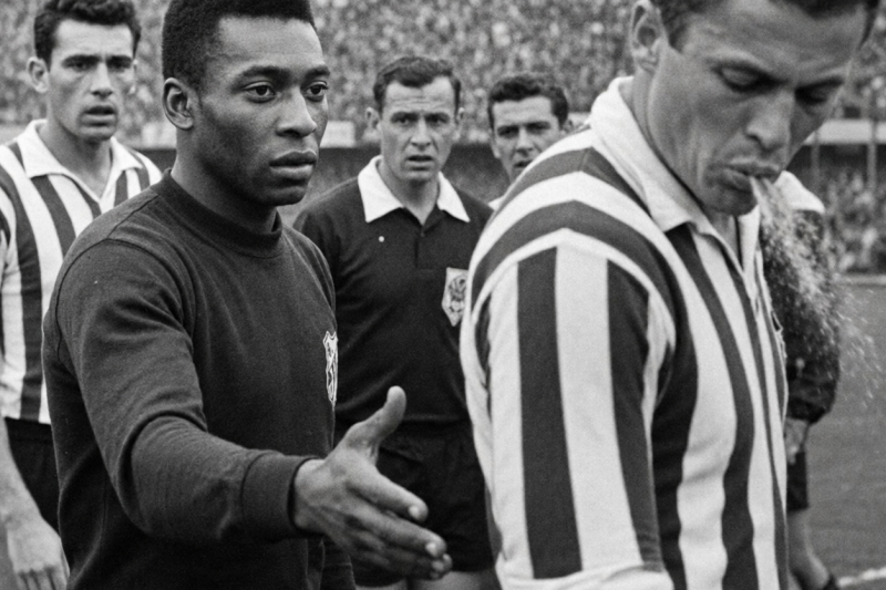 Pelé Foi IGNORADO Pelo Rival Na Saudação — O Drible Que Ele Levou Aposentou A Carreira